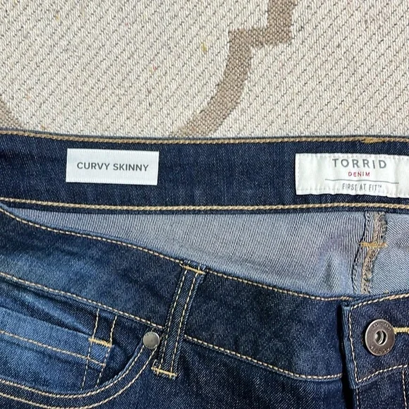 Torrid Curvy Skinny Dark Blue Denim Jeans, size 18 Extra Short - Picture 4 of 16
